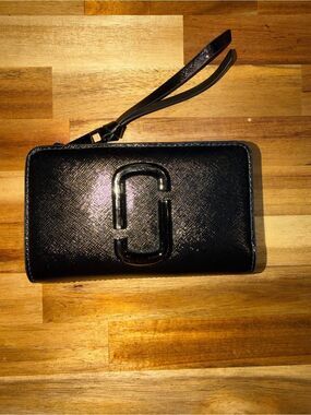 MARC JACOBS Black Saffiano Leather Snapshot Compact Wallet